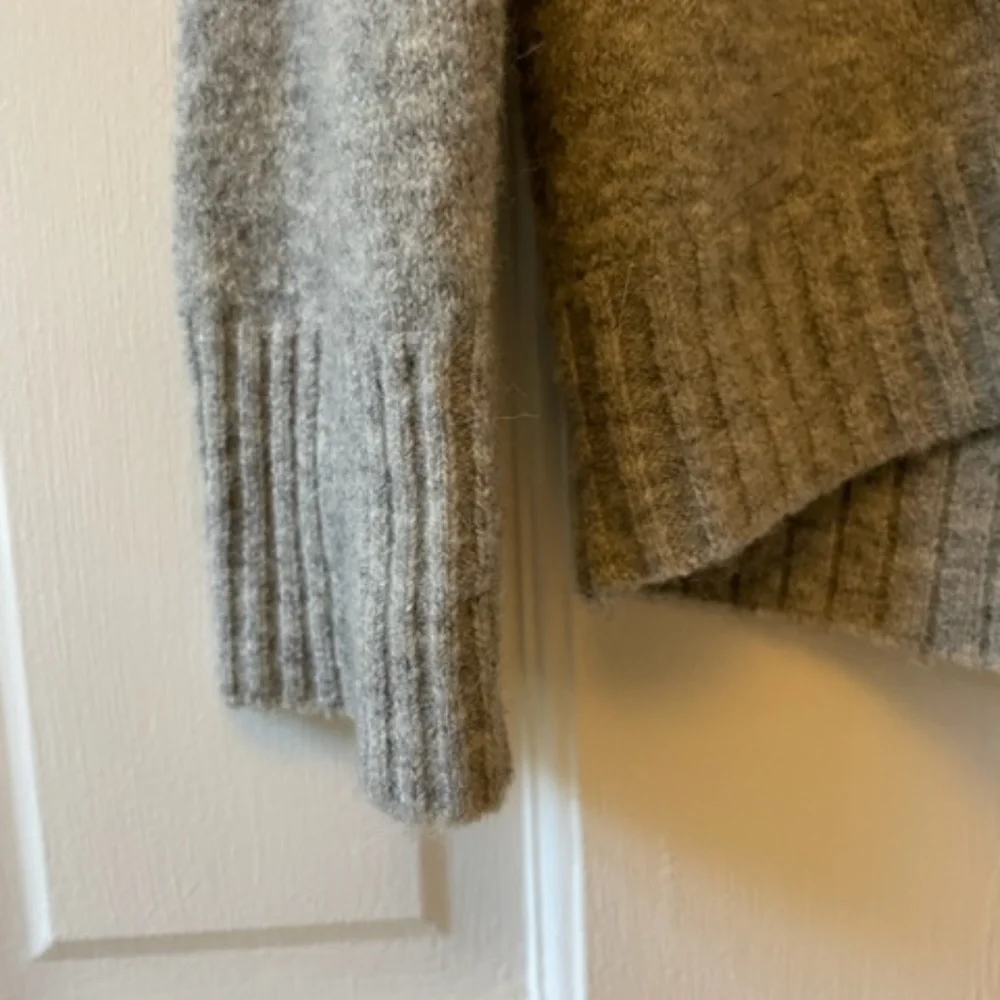 J. Crew Turtleneck Sweater in Supersoft Yarn Grey XS - Picture 7 of 10